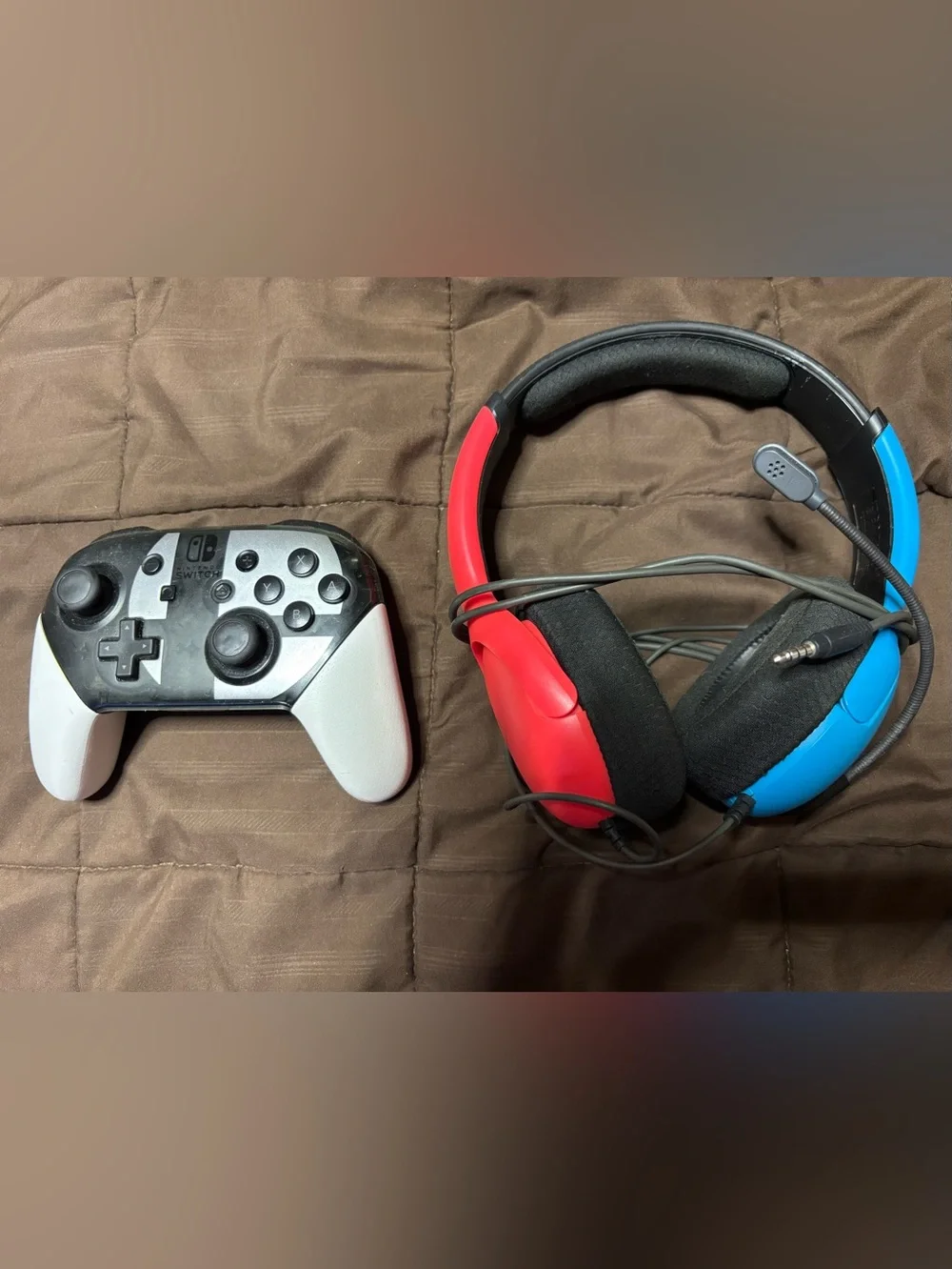 Nintendo Switch wireless Controller - Black & White with Red/Blue Gaming Headset